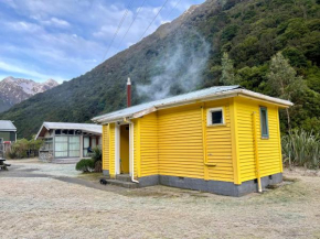 Basic, Super 'Cosy' Cabin in The Middle of National Park and Mountains